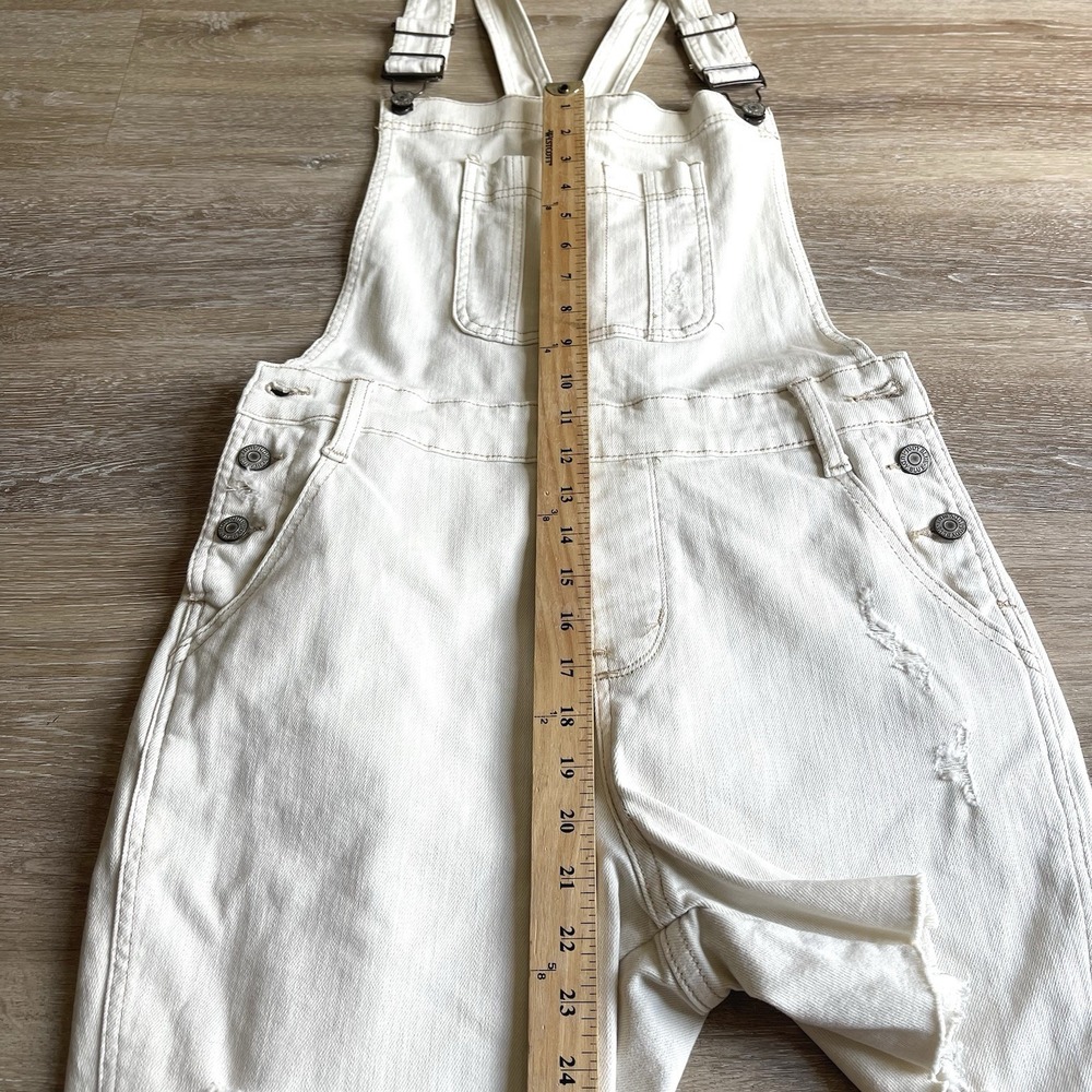 NWT Women's Judy Blue Shortalls Med ECRU Denim Jean Overall Shorts Mild Distress - Picture 3 of 10